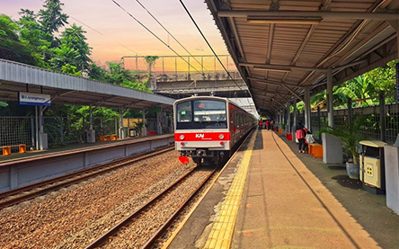 8 Minutes to Commuter Station